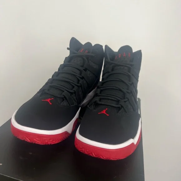 Nike Jordan Max Aura Black and Red Size 10 - Picture 4 of 5